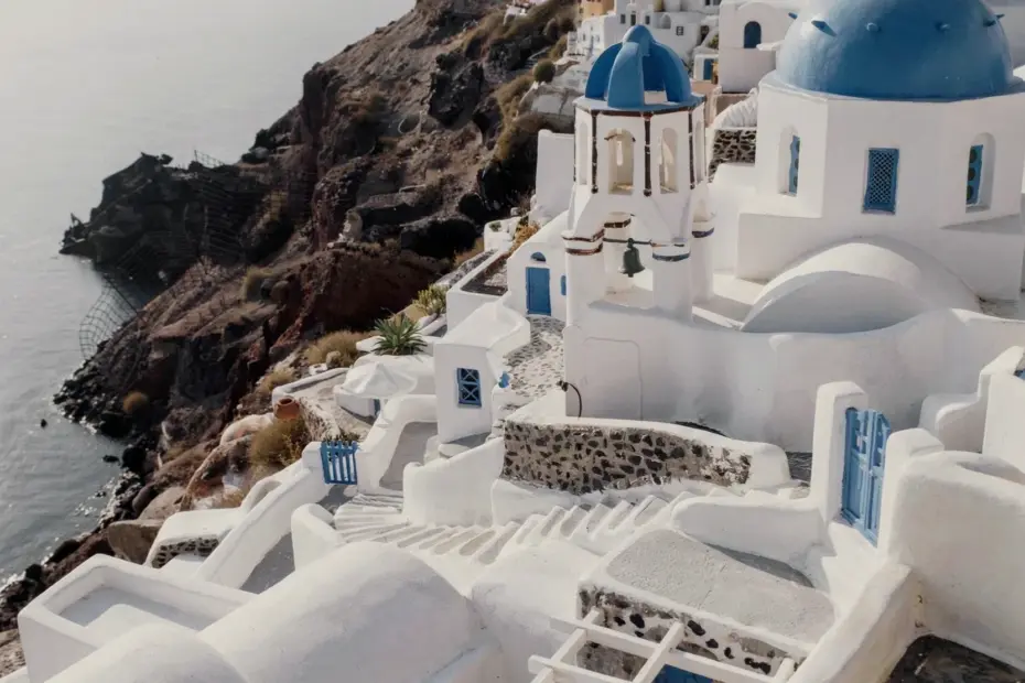 Budget Santorini Travel Guide: See the Island's Iconic Views Without Overpaying